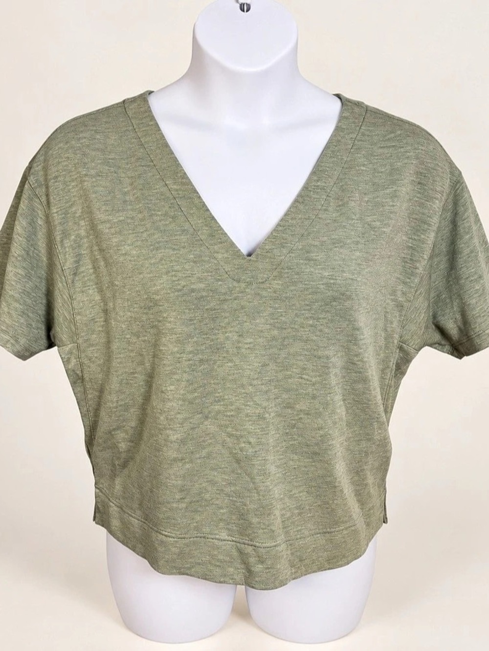 Lou & Grey Scubasoft Sage Green V-Neck Short Sleeve Top Size M